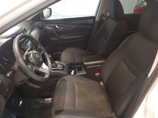 Used 2017 Nissan Rogue SV image 10