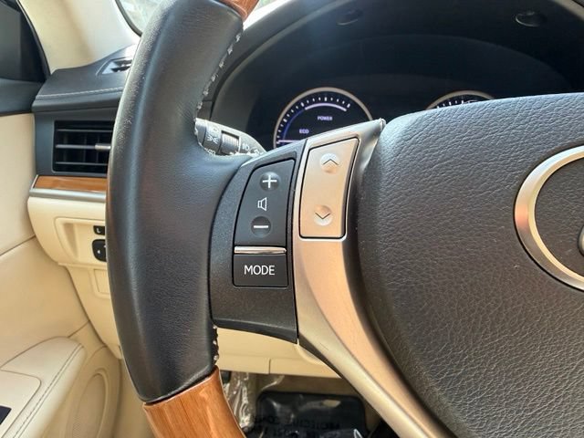 Used 2013 Lexus ES 300h w/ Luxury Pkg FWD image 22