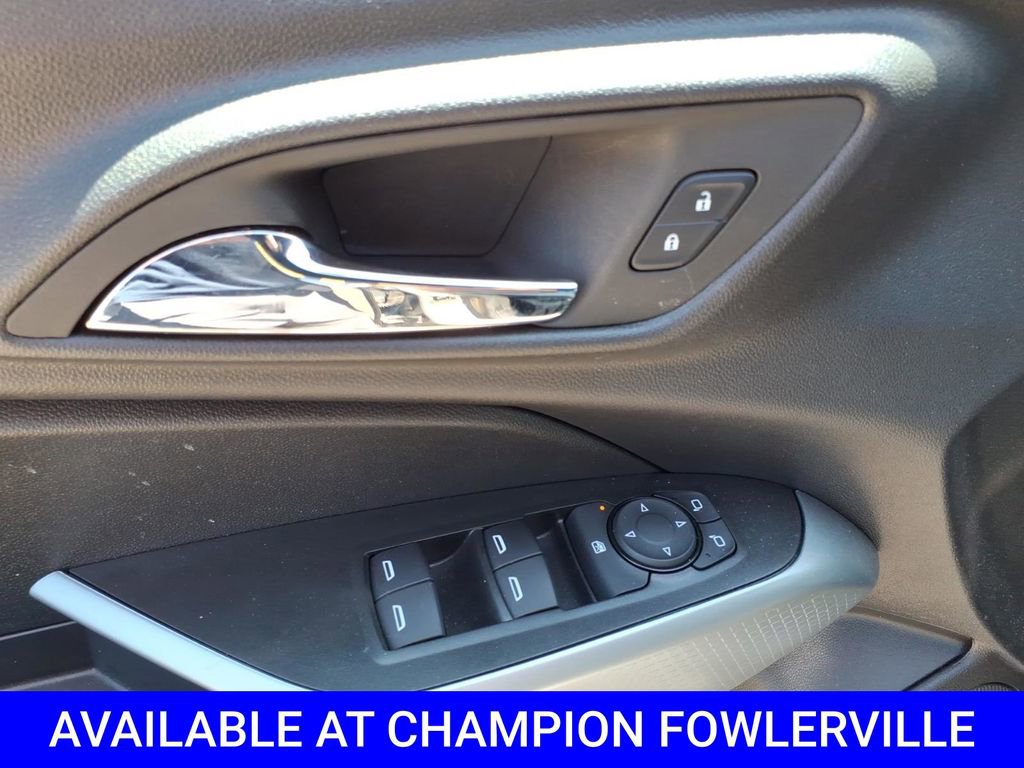 Used 2025 Chevrolet Trax RS FWD image 15