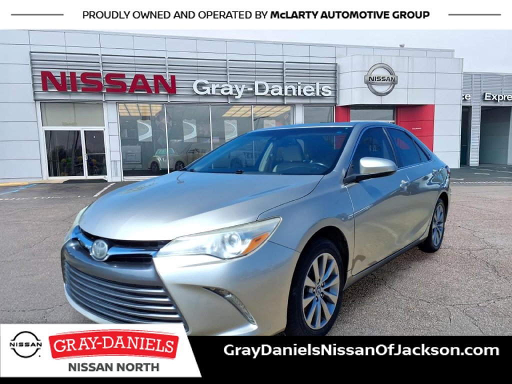 Used 2017 Toyota Camry XLE w/ Moonroof Package FWD image 3
