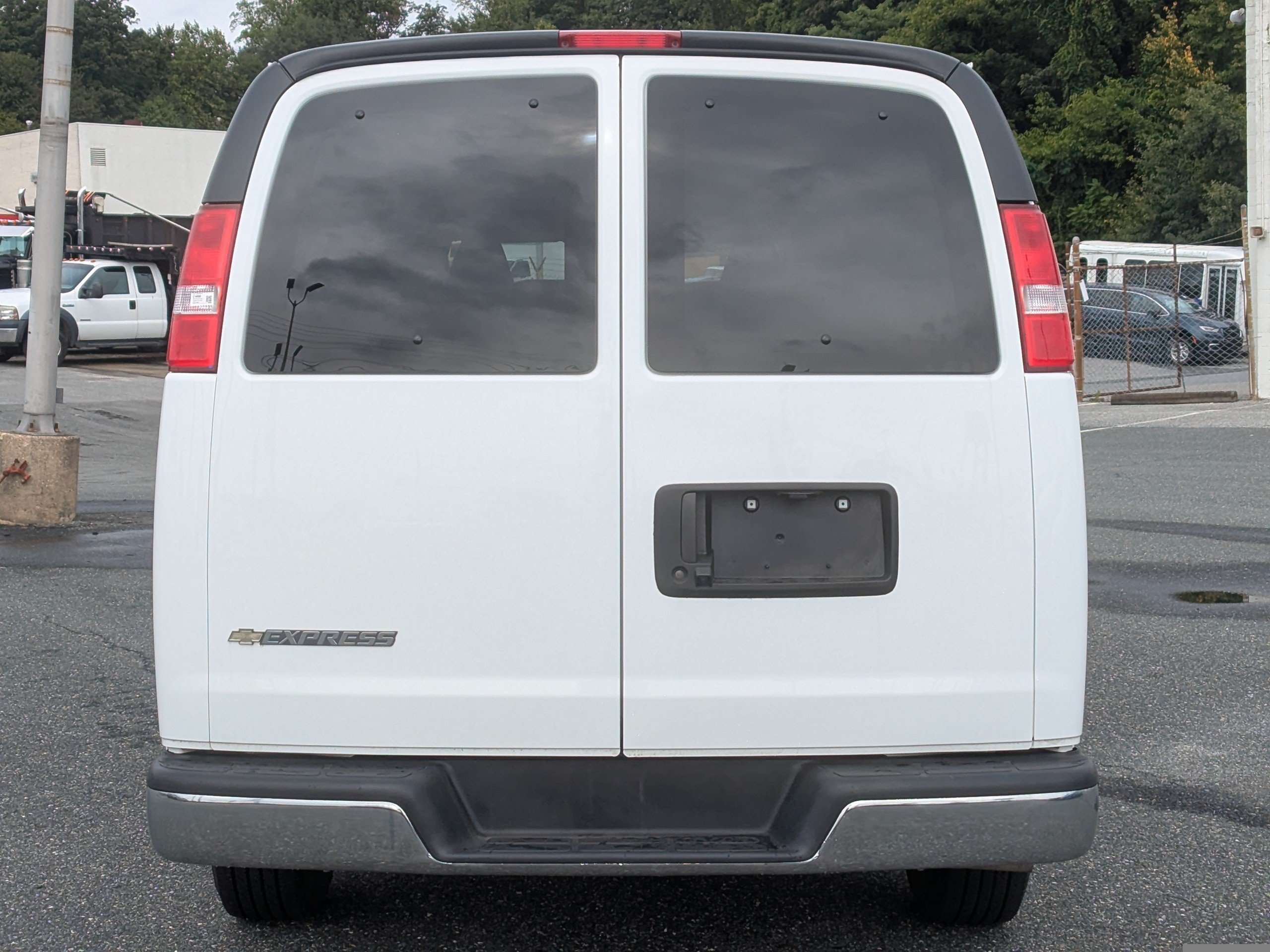 Used 2025 Chevrolet Express 3500 LT w/ LT Preferred Equipment Group RWD image 7