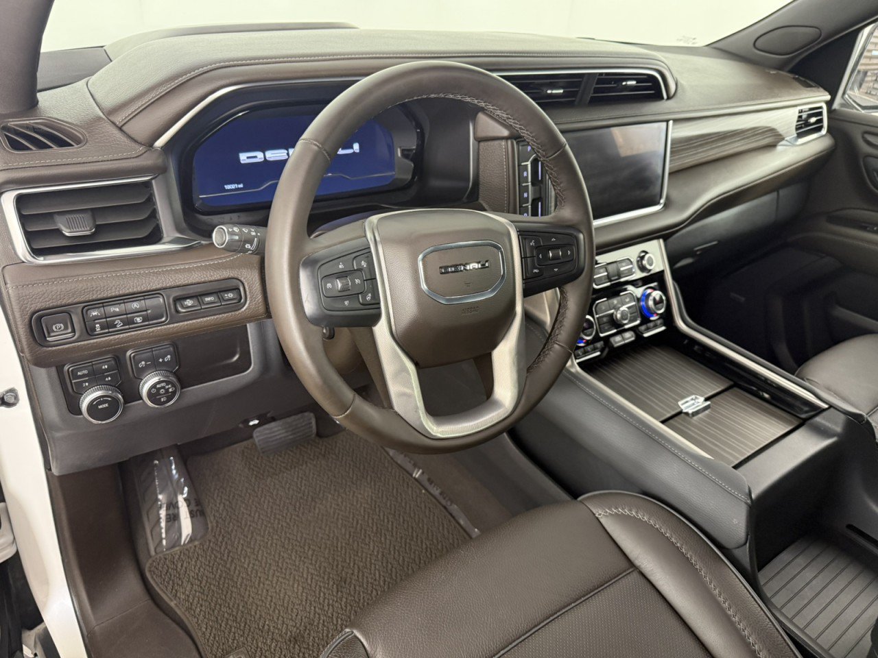 Used 2023 GMC Yukon Denali AWD/4WD image 18