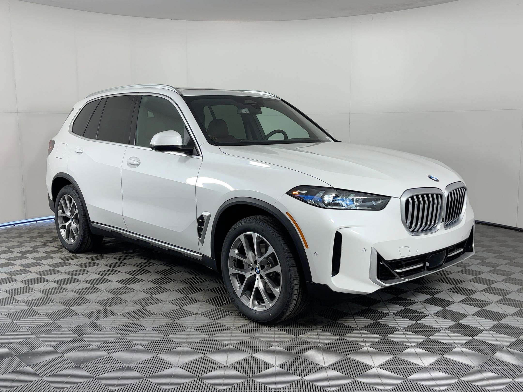 New 2026 BMW X5 sDrive40i w/ Premium Package image 7