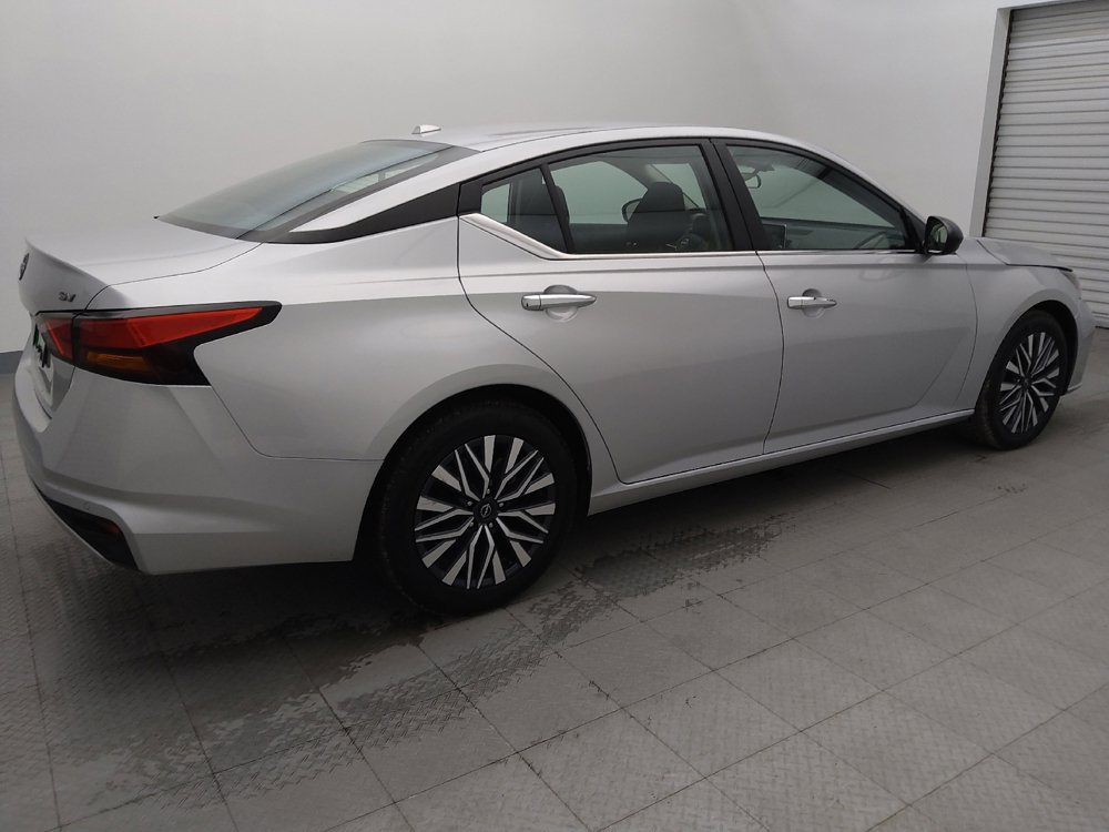 Used 2024 Nissan Altima 2.5 SV image 10