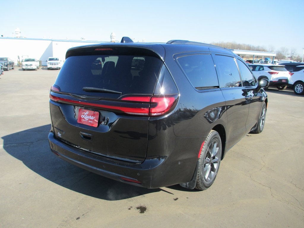 Used 2021 Chrysler Pacifica Touring-L w/ Premium & Safety Sphere Group image 4