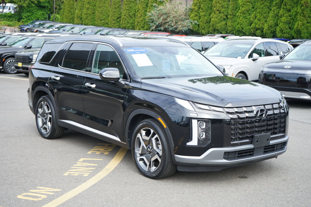 Used 2023 Hyundai Palisade Limited w/ Cargo Package AWD/4WD image 3