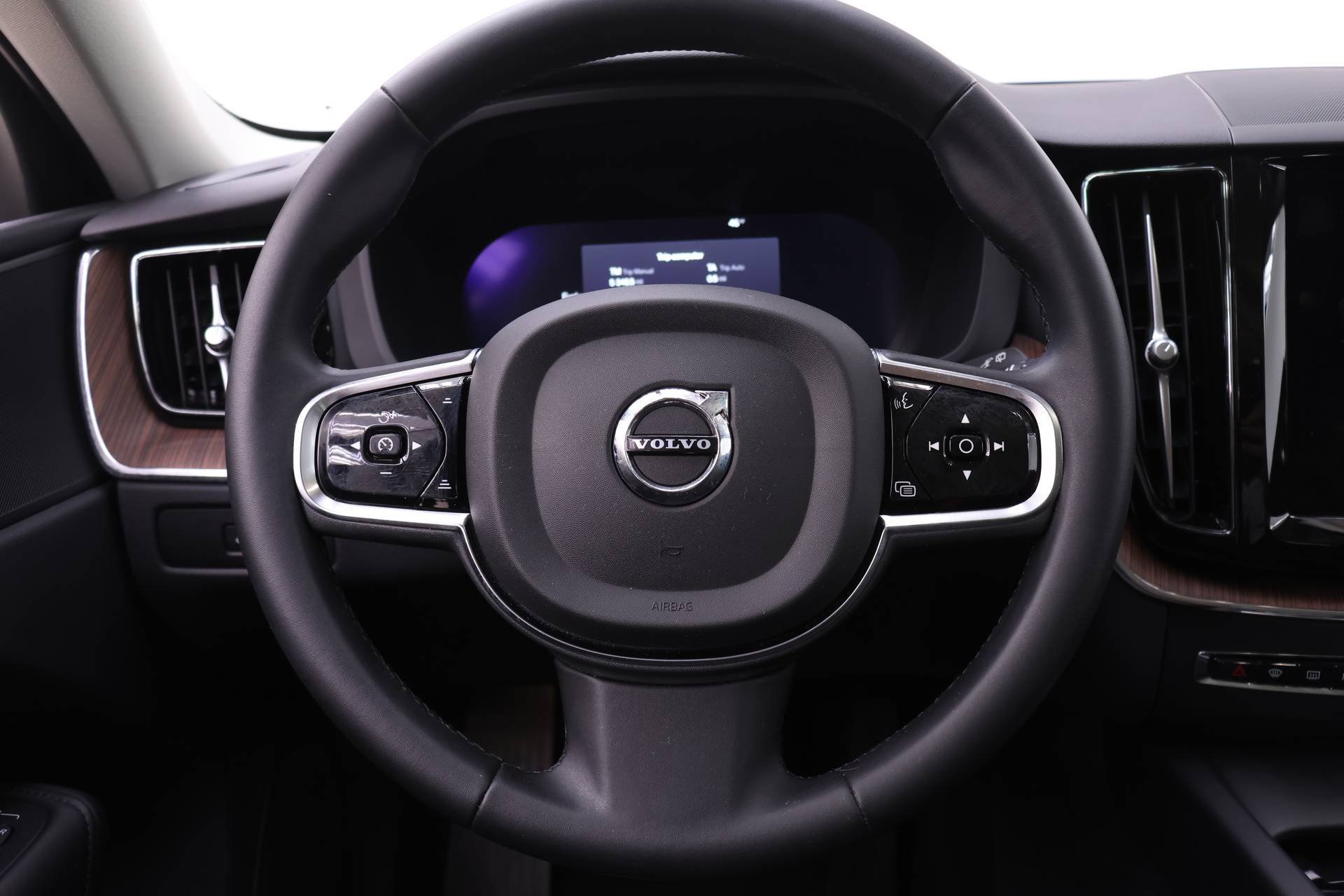 Certified 2024 Volvo XC60 B5 Plus image 17