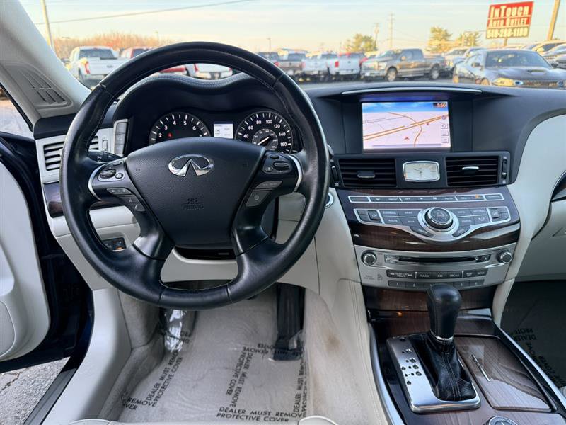 Used 2015 INFINITI Q70 L 5.6 w/ V8 Deluxe Technology Package AWD/4WD image 31
