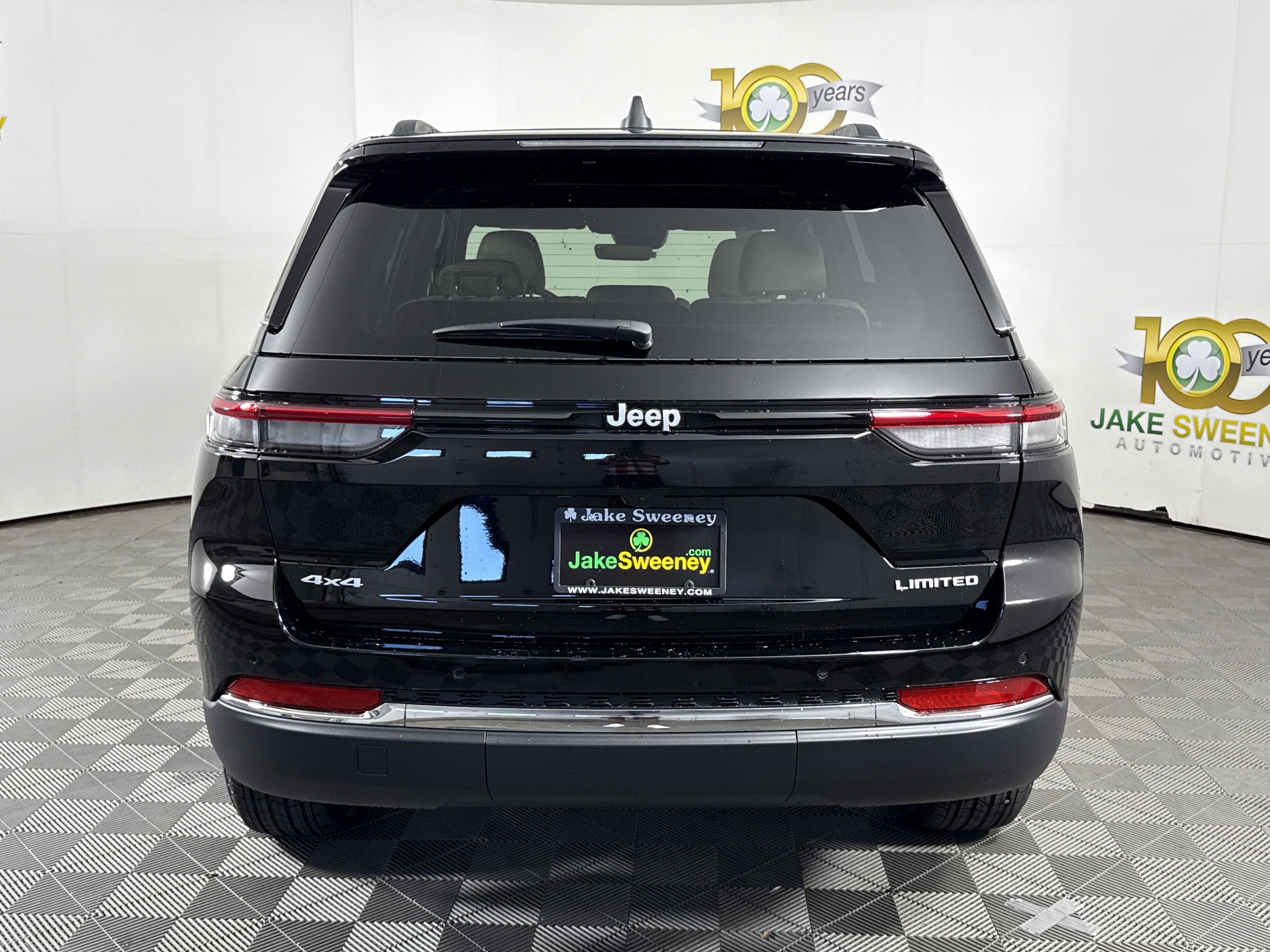 New 2025 Jeep Grand Cherokee Limited w/ Trailer Tow Package AWD/4WD image 7