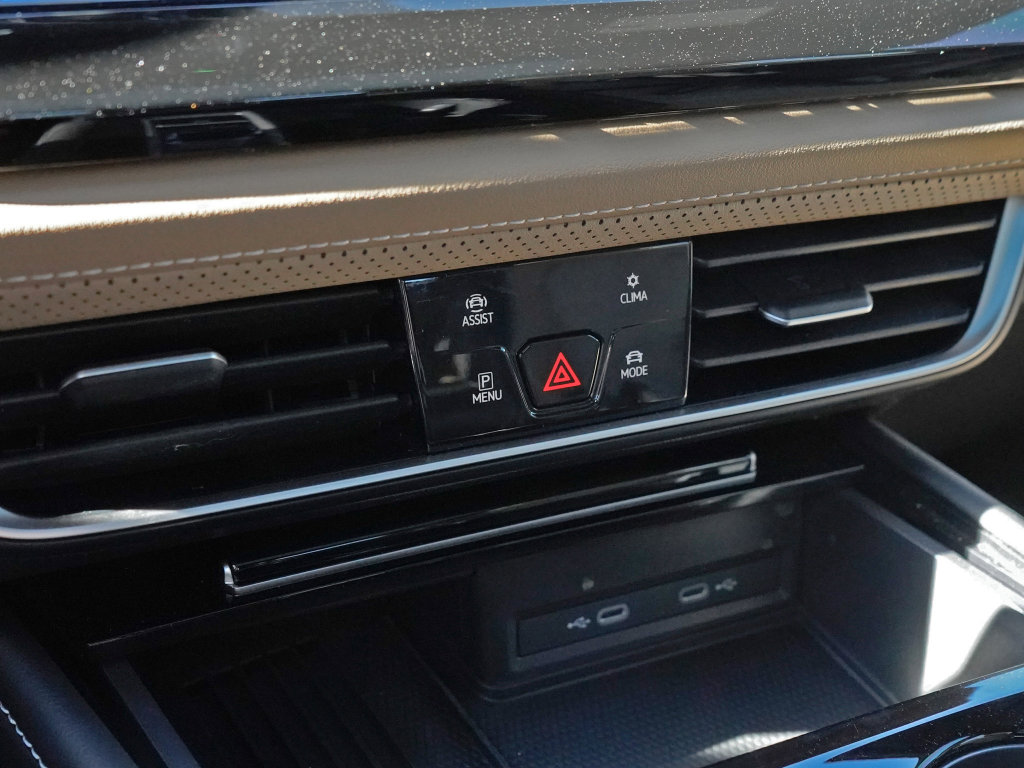 Used 2025 Volkswagen Atlas Cross Sport SE w/ Panoramic Sunroof Package image 23