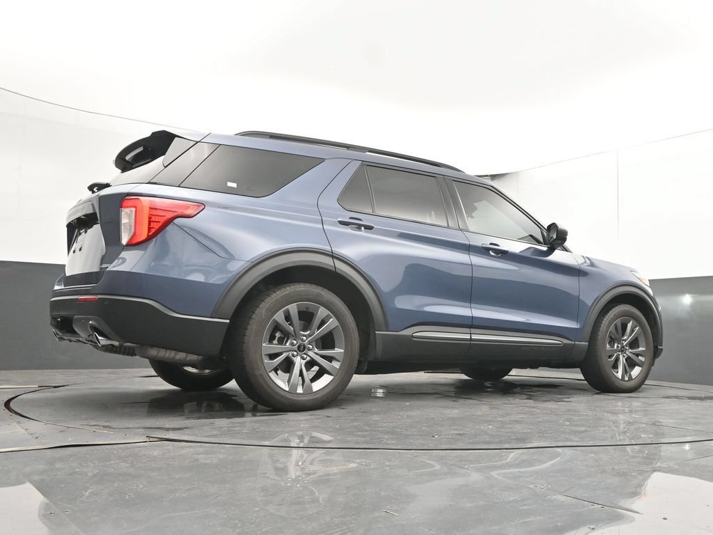Used 2021 Ford Explorer XLT w/ Equipment Group 202A AWD/4WD image 34