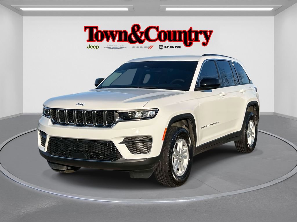 Certified 2023 Jeep Grand Cherokee Laredo w/ Luxury Tech Group I image 3