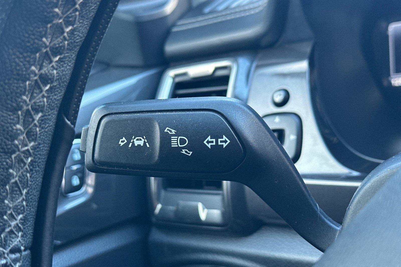 Used 2021 Ford Ranger Lariat w/ Equipment Group 501A High image 37