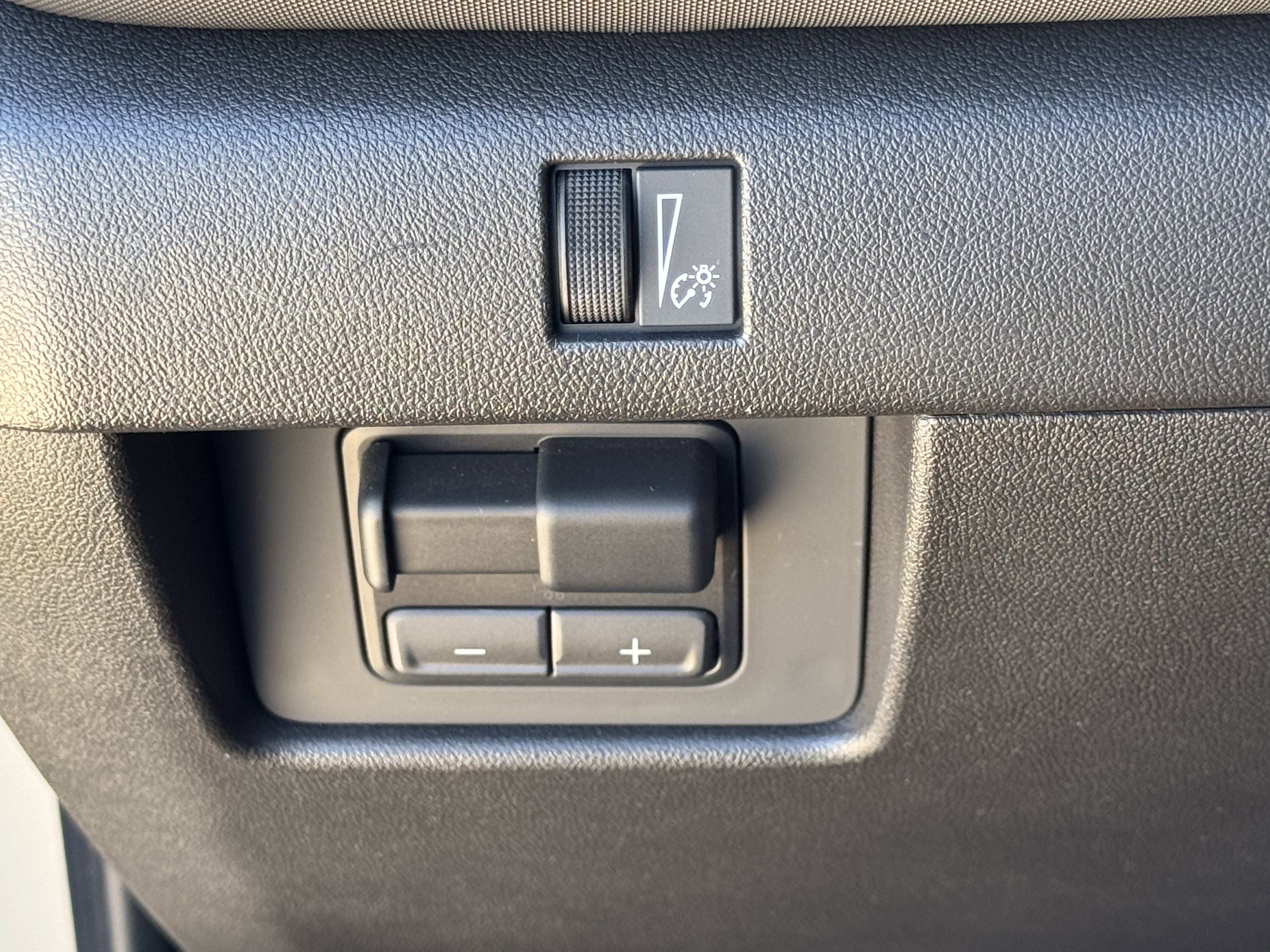 Used 2024 Chevrolet Colorado Z71 w/ Z71 Convenience Package 2 image 24