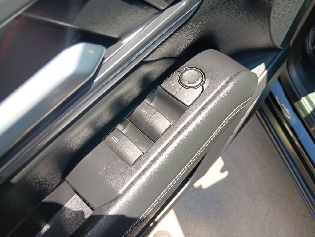 Used 2025 GMC Terrain Elevation AWD/4WD image 11
