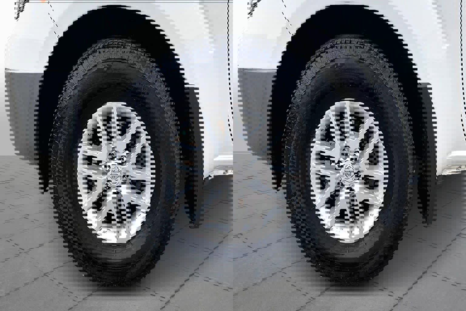 Used 2016 Nissan Frontier SV image 11