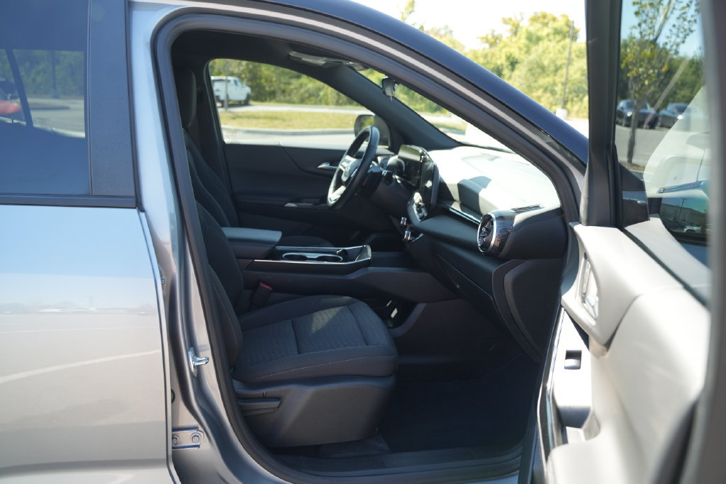 Used 2025 Chevrolet Equinox LT w/ Midnight Edition FWD image 21