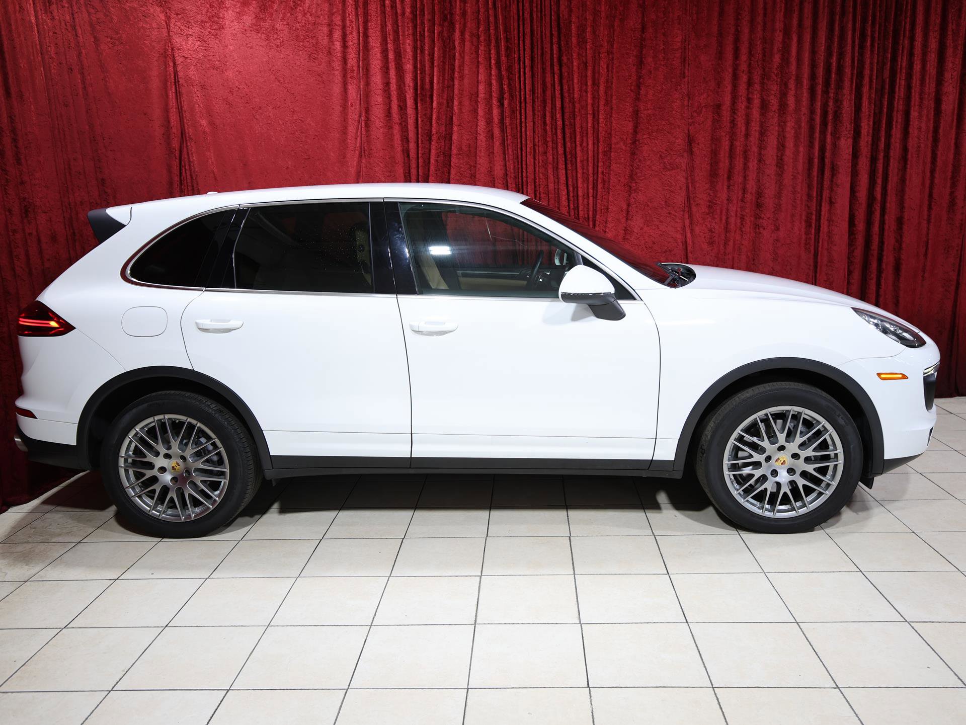 Used 2017 Porsche Cayenne image 8