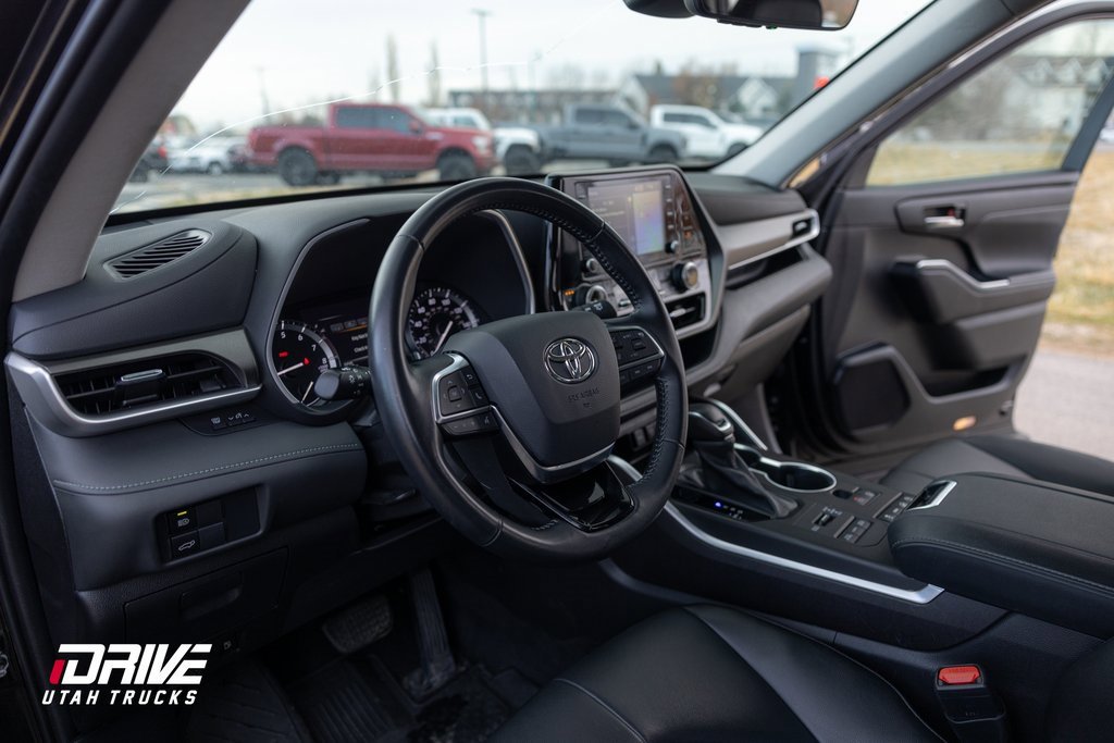 Used 2021 Toyota Highlander XLE image 27