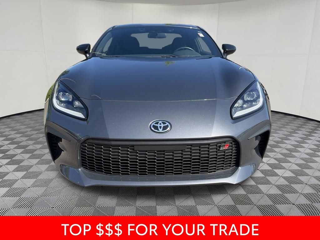 Used 2025 Toyota GR86 RWD image 2