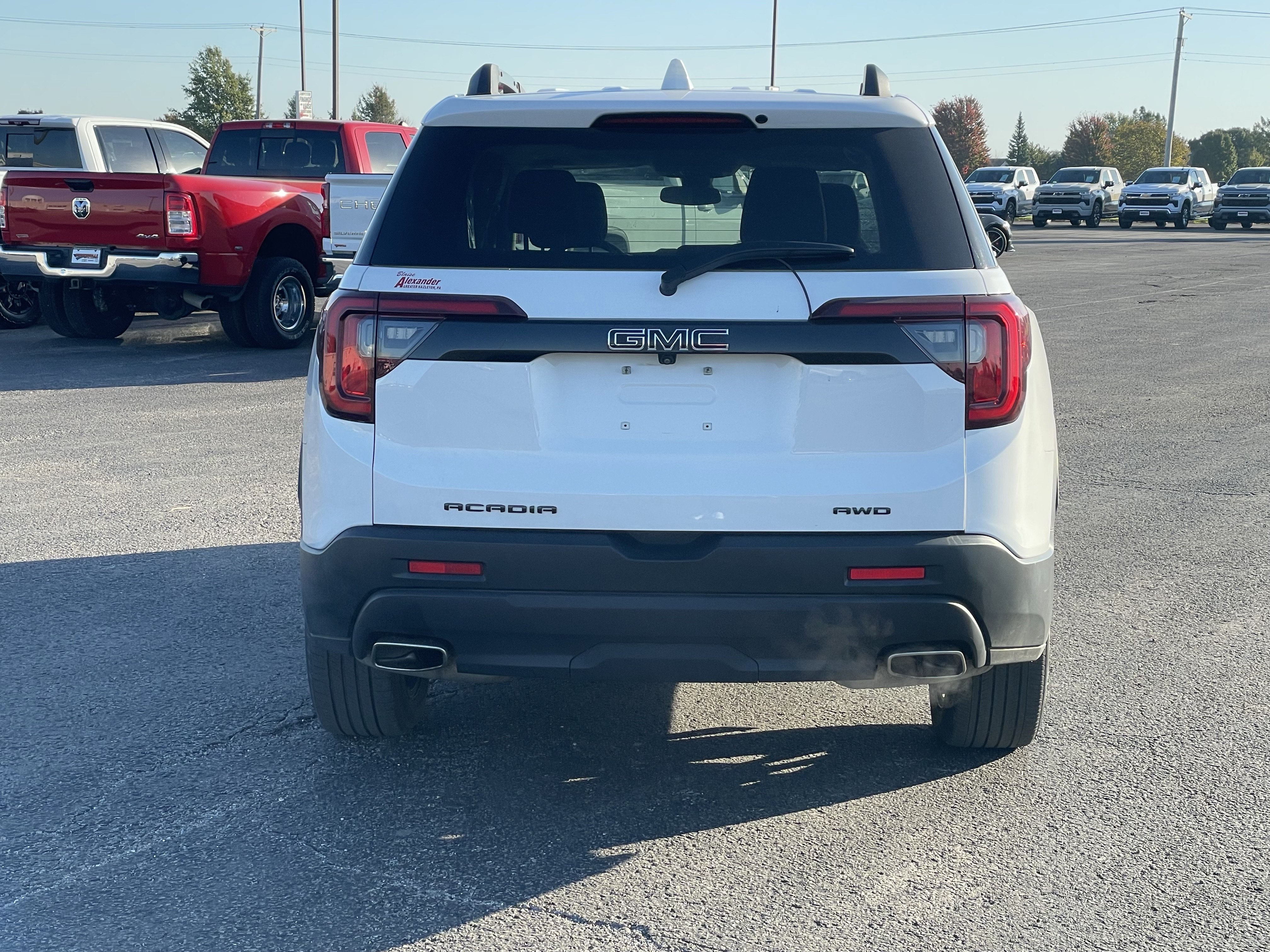 Used 2023 GMC Acadia SLE w/ Driver Convenience Package AWD/4WD image 5
