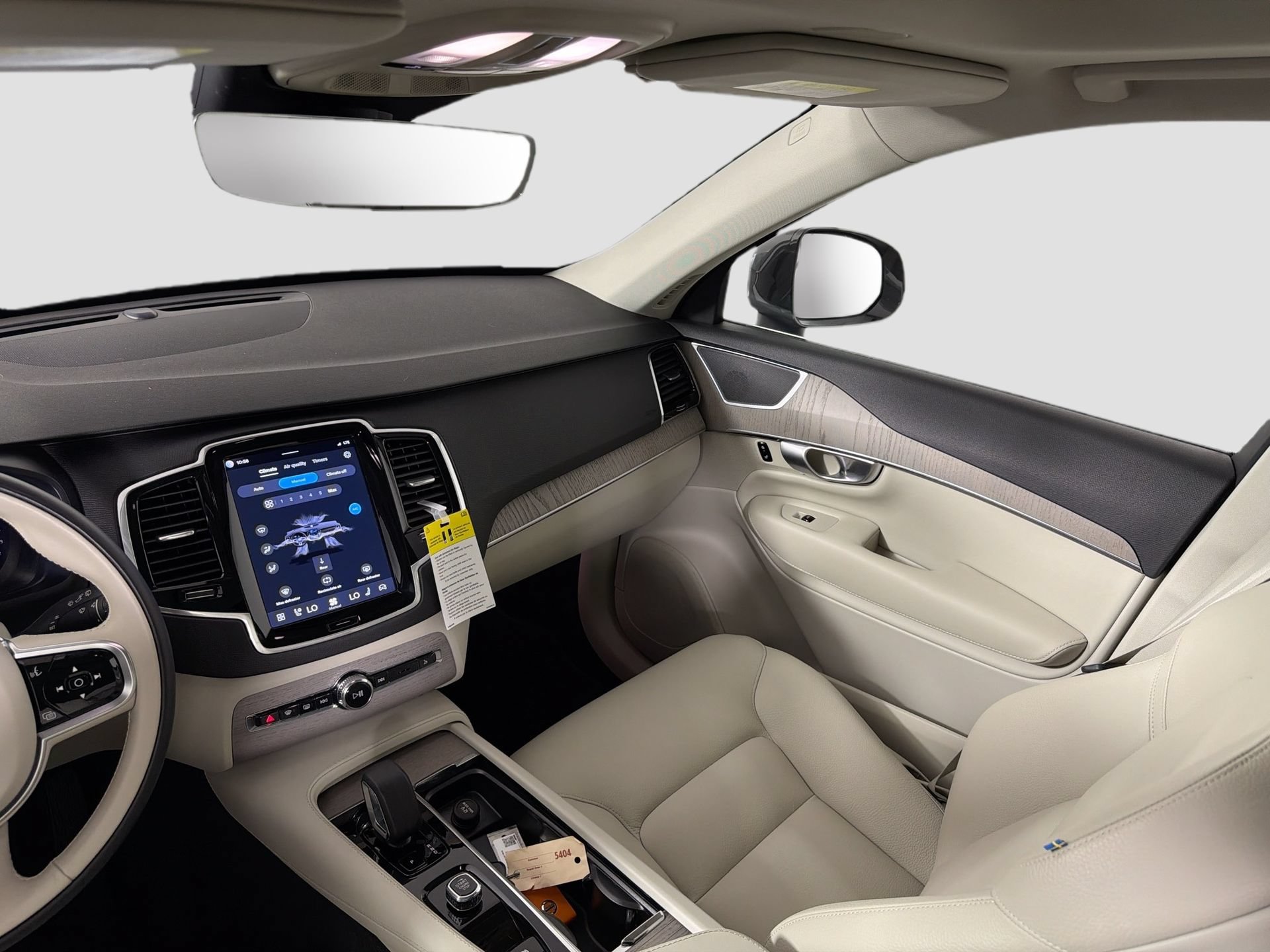 Certified 2024 Volvo XC90 B5 Plus w/ Protection Package AWD/4WD image 23