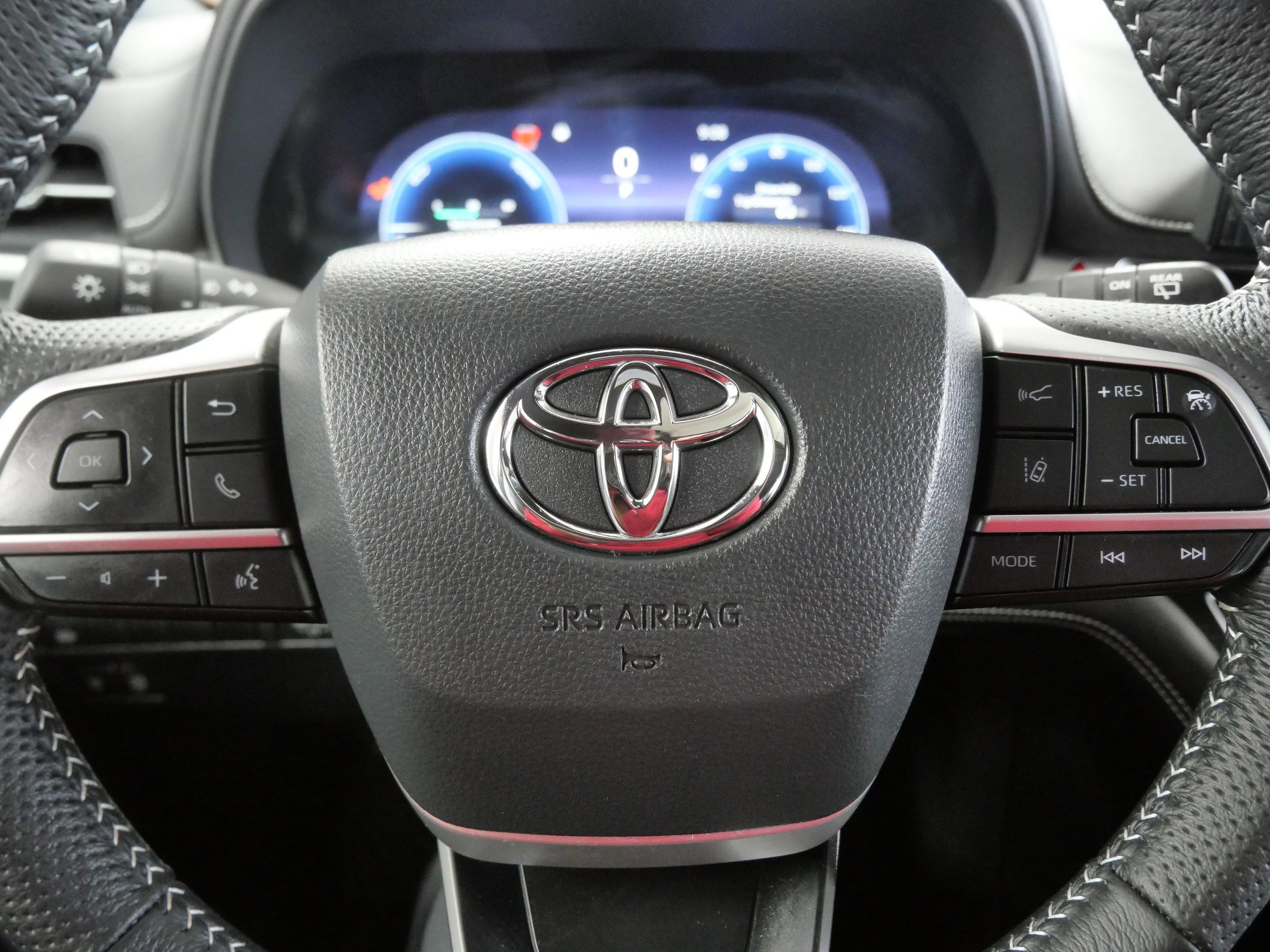 Certified 2025 Toyota Sienna XSE image 24