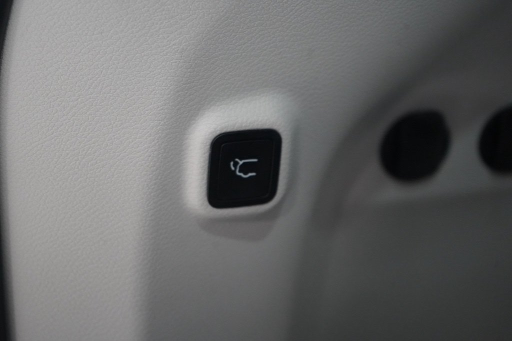 Used 2020 Jeep Cherokee Latitude Lux w/ Comfort/Convenience Group FWD image 37