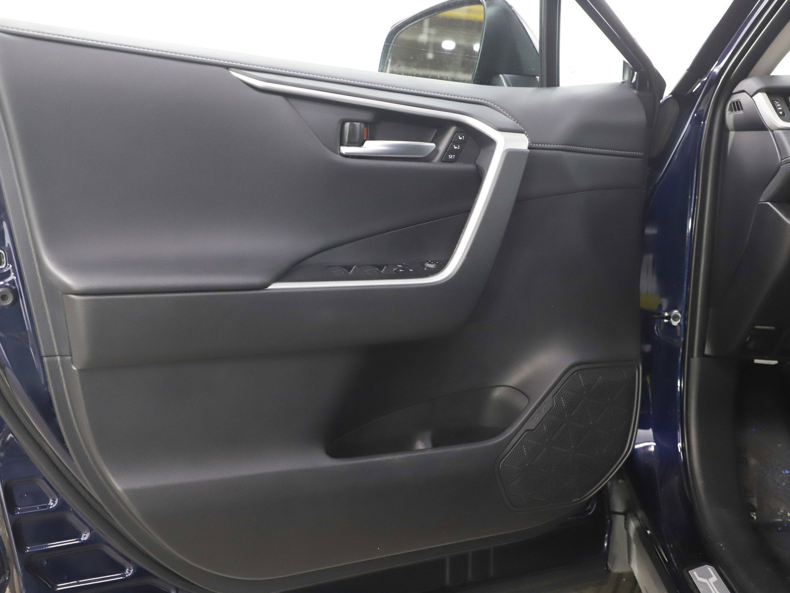 Used 2025 Toyota RAV4 Limited w/ Weather Package image 19