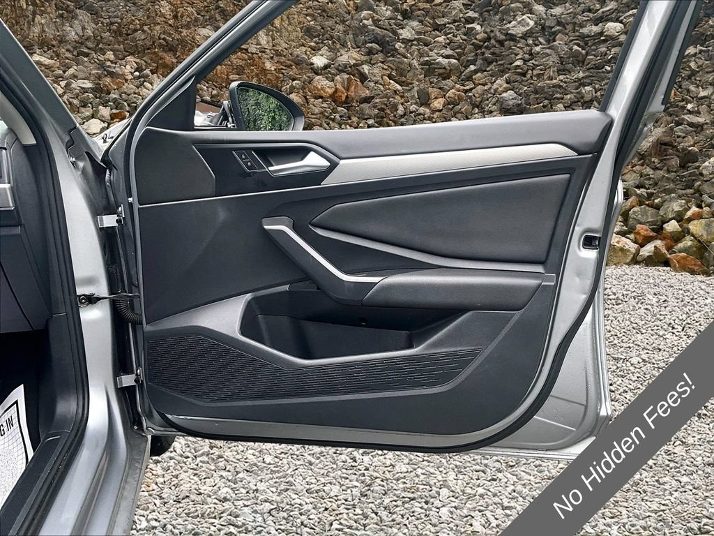 Used 2019 Volkswagen Jetta SE w/ Cold Weather Package FWD image 17