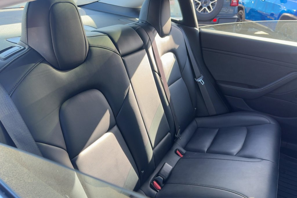 Used 2018 Tesla Model 3 Long Range RWD image 13