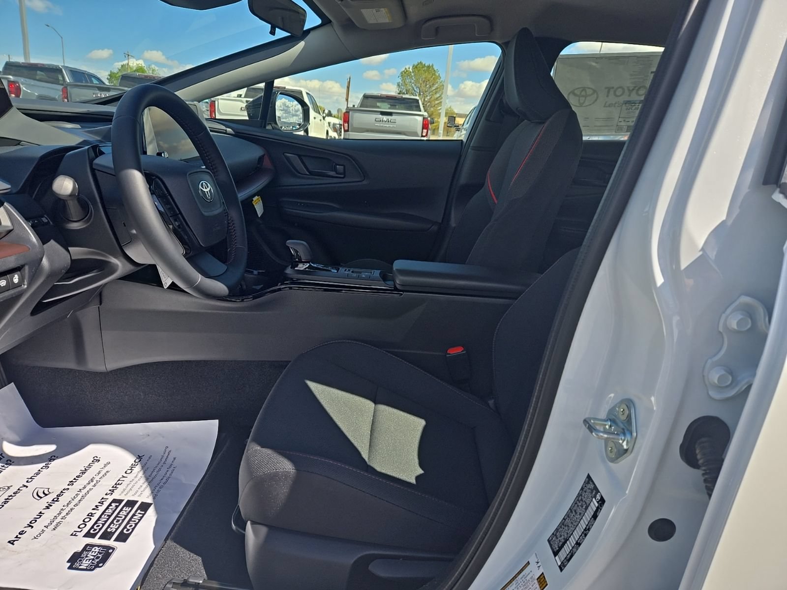 New 2025 Toyota Prius Plug-In Hybrid FWD image 10