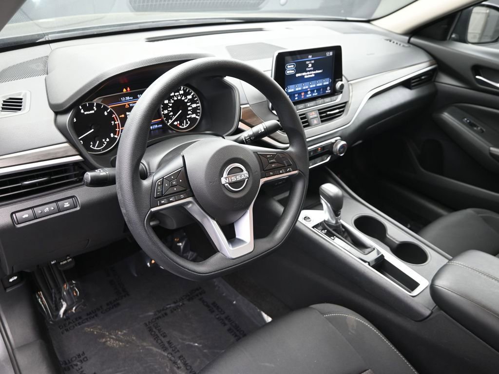 Used 2025 Nissan Altima 2.5 SV image 17