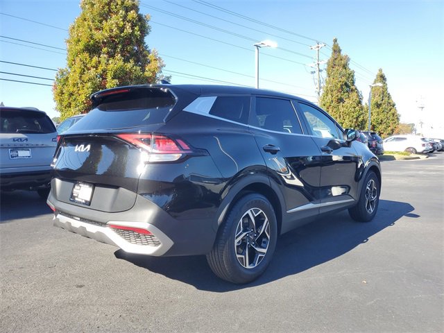Used 2023 Kia Sportage LX image 4