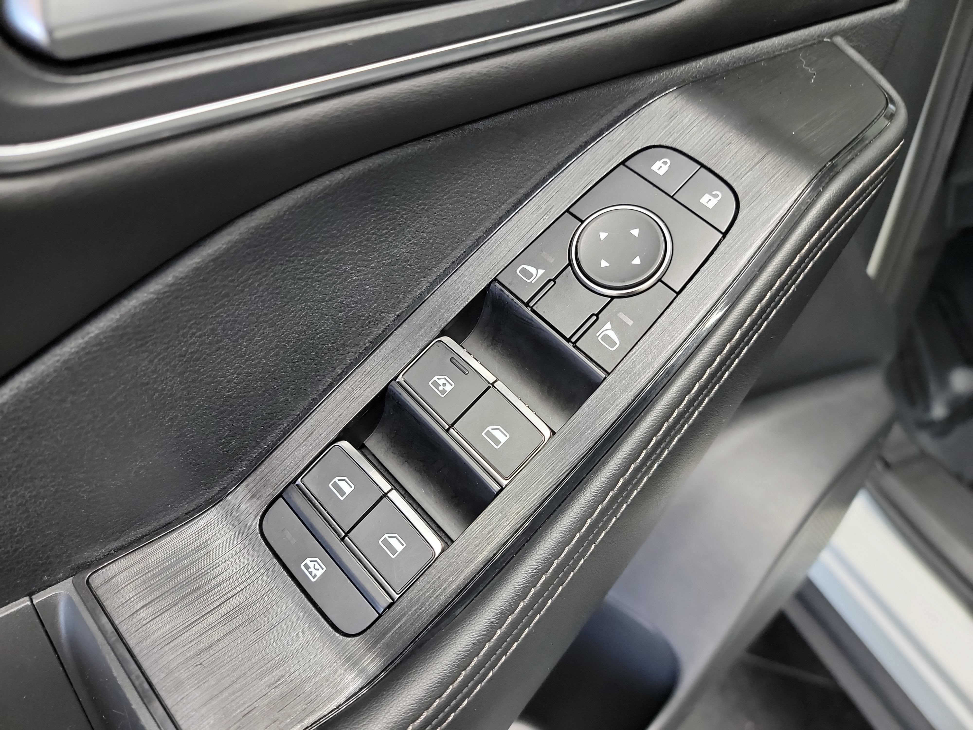 Used 2023 Nissan Rogue Platinum FWD image 14
