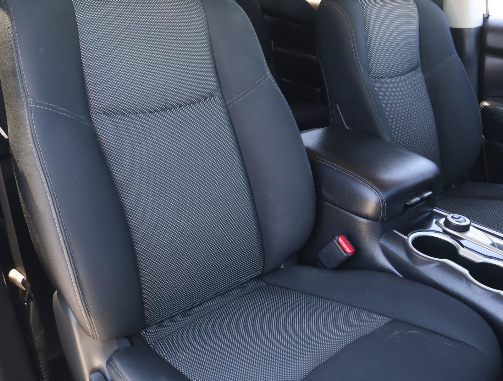 Used 2018 Nissan Pathfinder SV AWD/4WD image 16