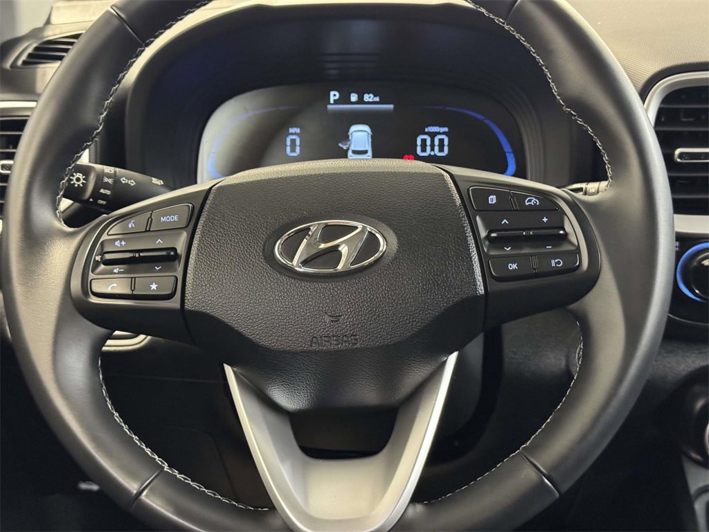 Used 2024 Hyundai Venue SEL image 21