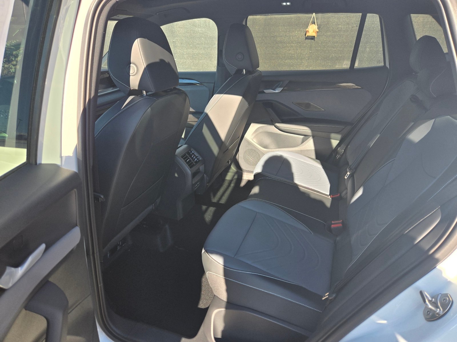 New 2026 Volkswagen Tiguan SE R-Line AWD/4WD image 16