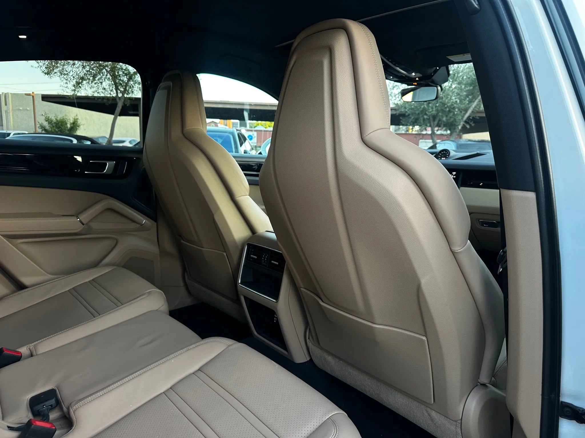 Used 2022 Porsche Cayenne Sport Utility 4D image 23