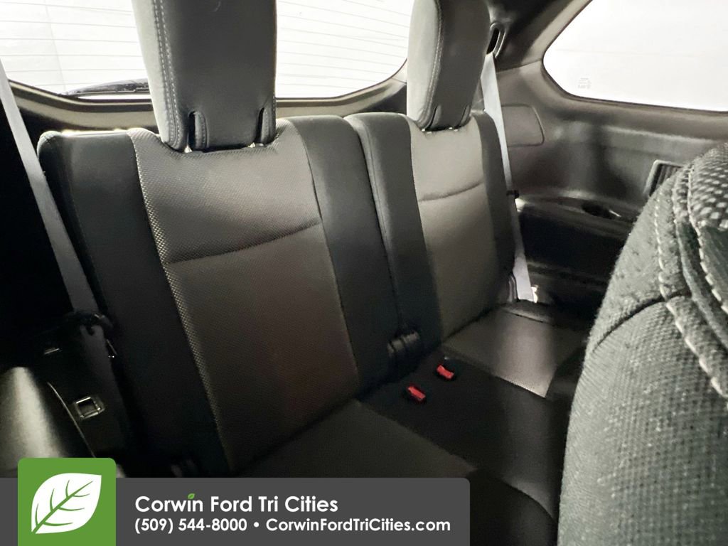 Used 2018 Nissan Pathfinder SV image 15