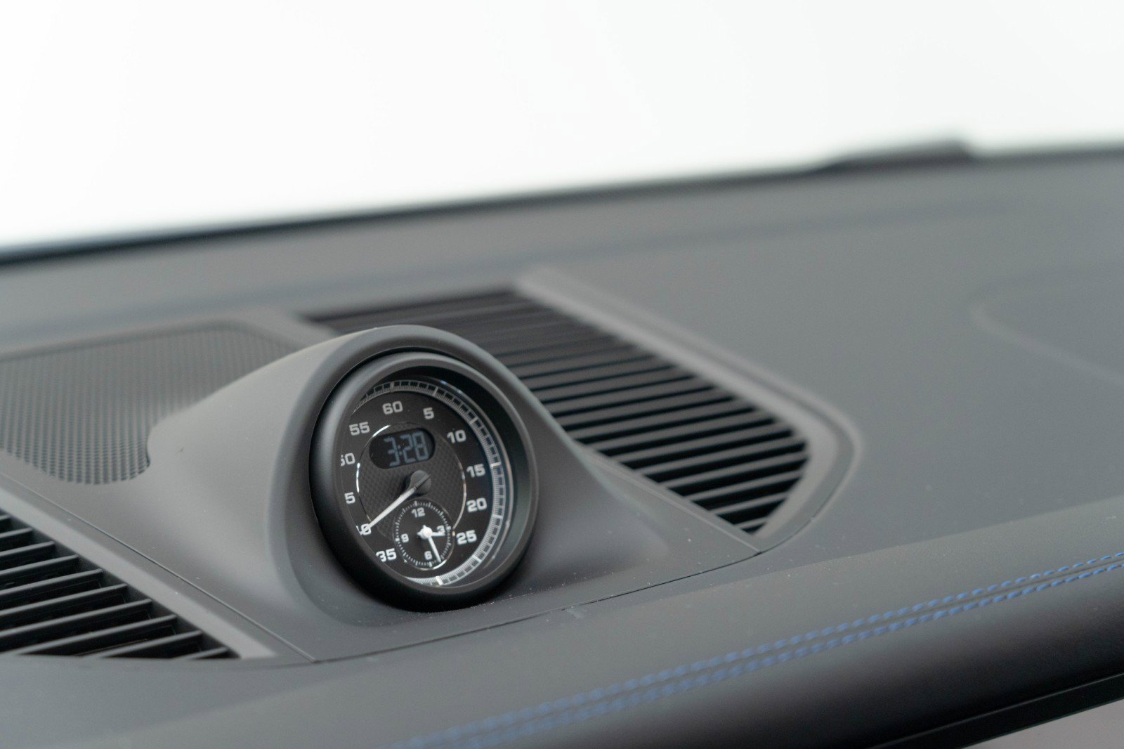 New 2025 Porsche Macan Turbo image 20