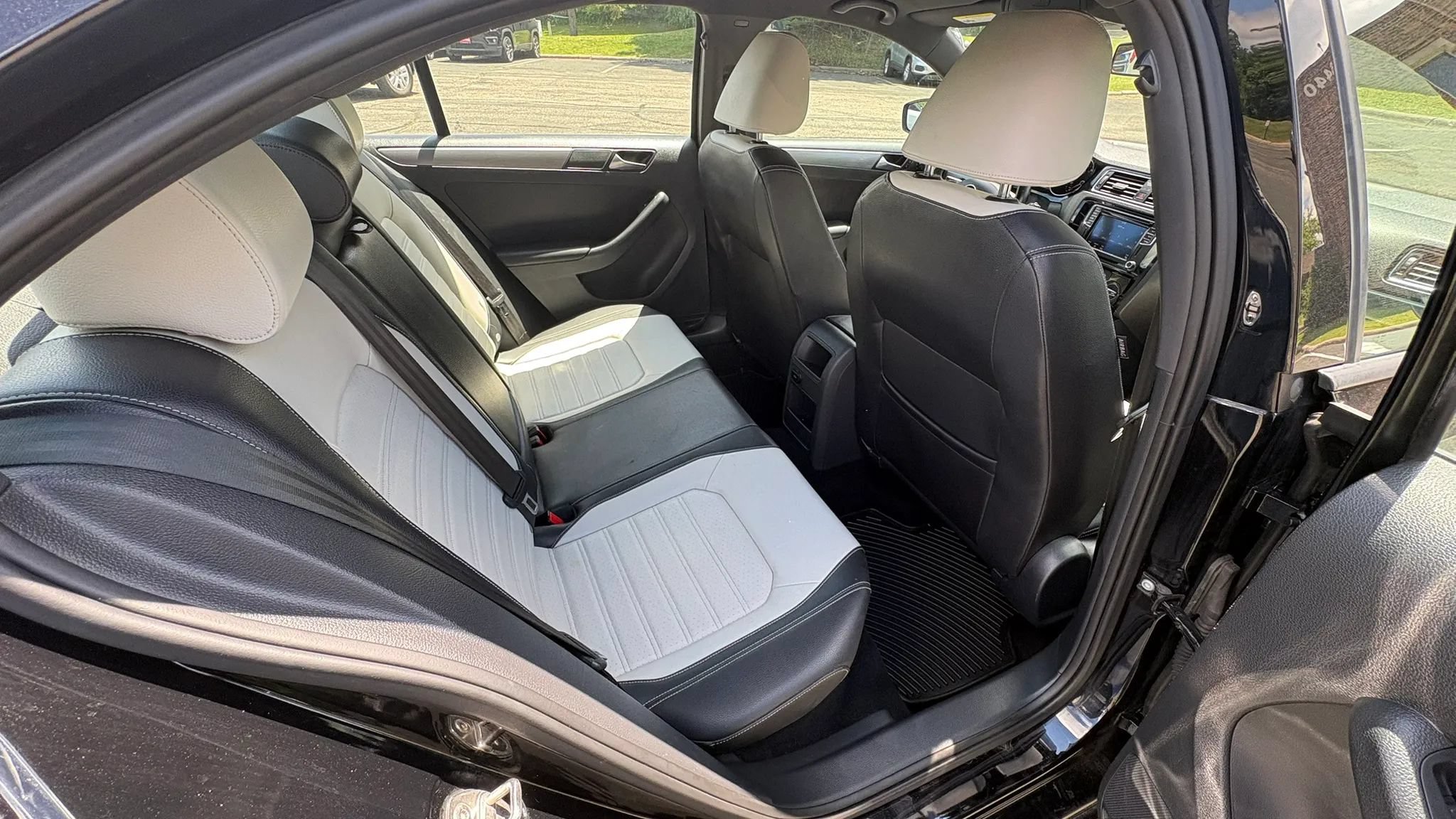 Used 2016 Volkswagen Jetta Sport FWD image 28