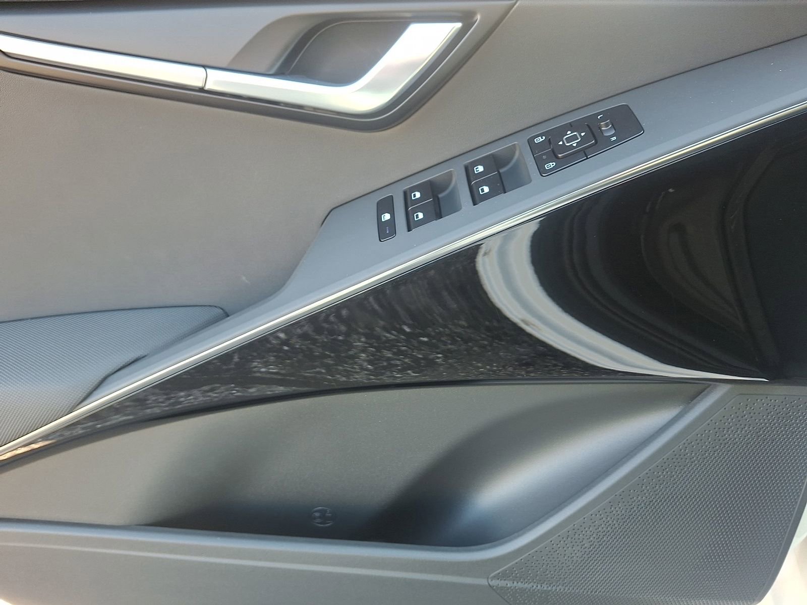 New 2025 Kia Niro EX w/ EX Cold Weather Package image 13