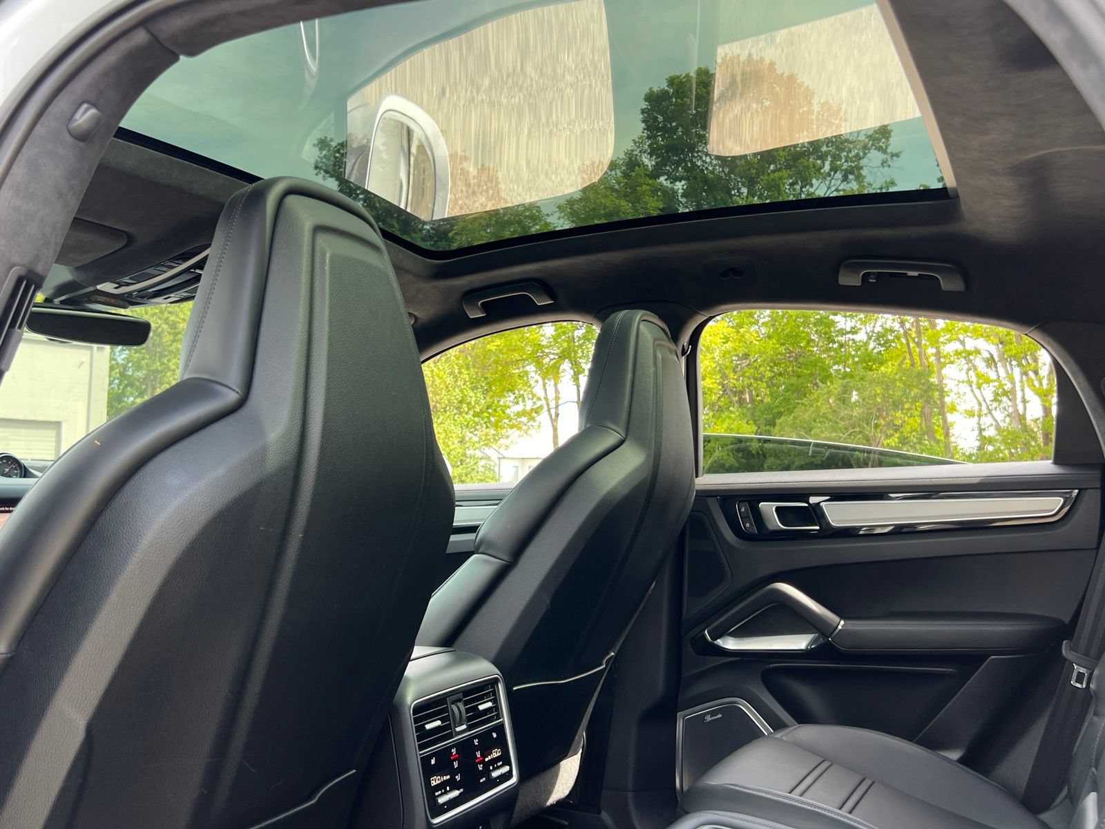 Certified 2023 Porsche Cayenne Turbo AWD/4WD image 23