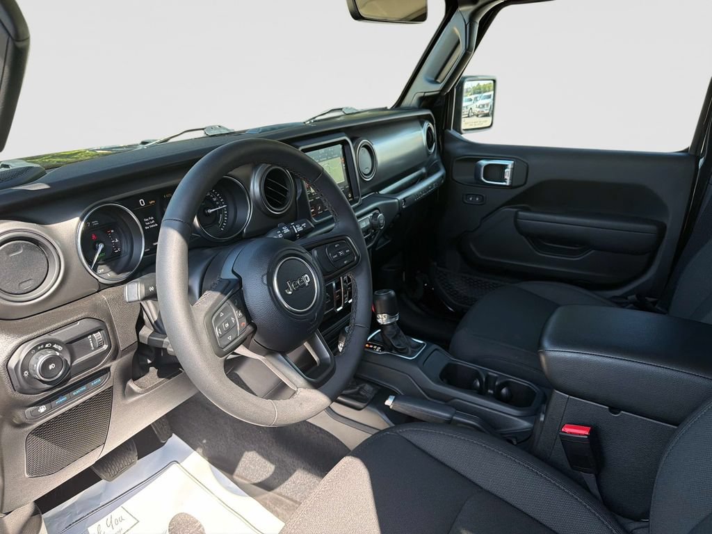 Used 2023 Jeep Wrangler Unlimited w/ Cold Weather Group AWD/4WD image 20