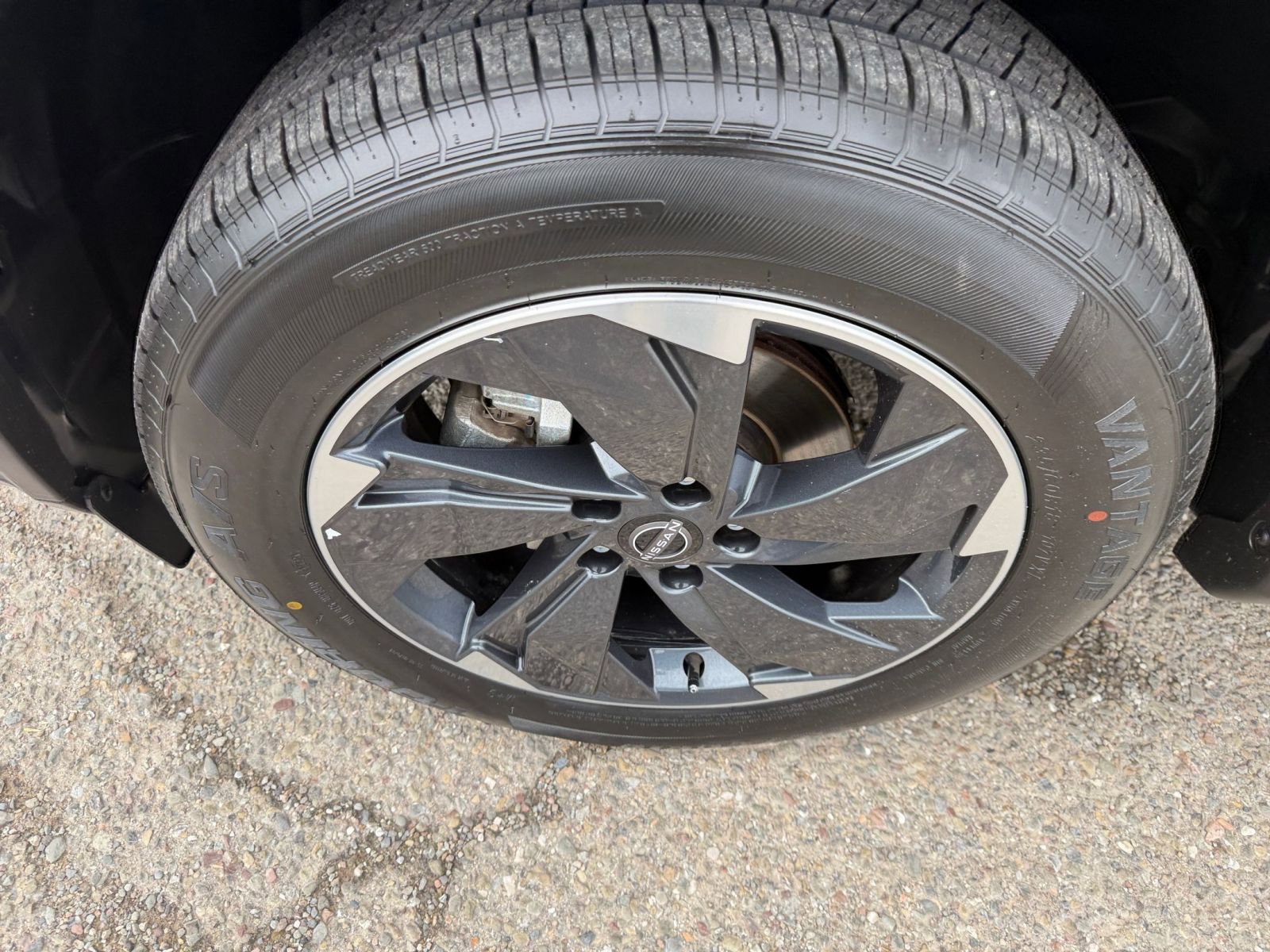 Used 2025 Nissan Rogue SV image 32