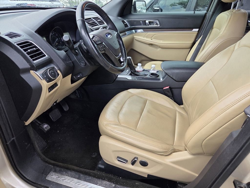 Used 2017 Ford Explorer Limited image 4