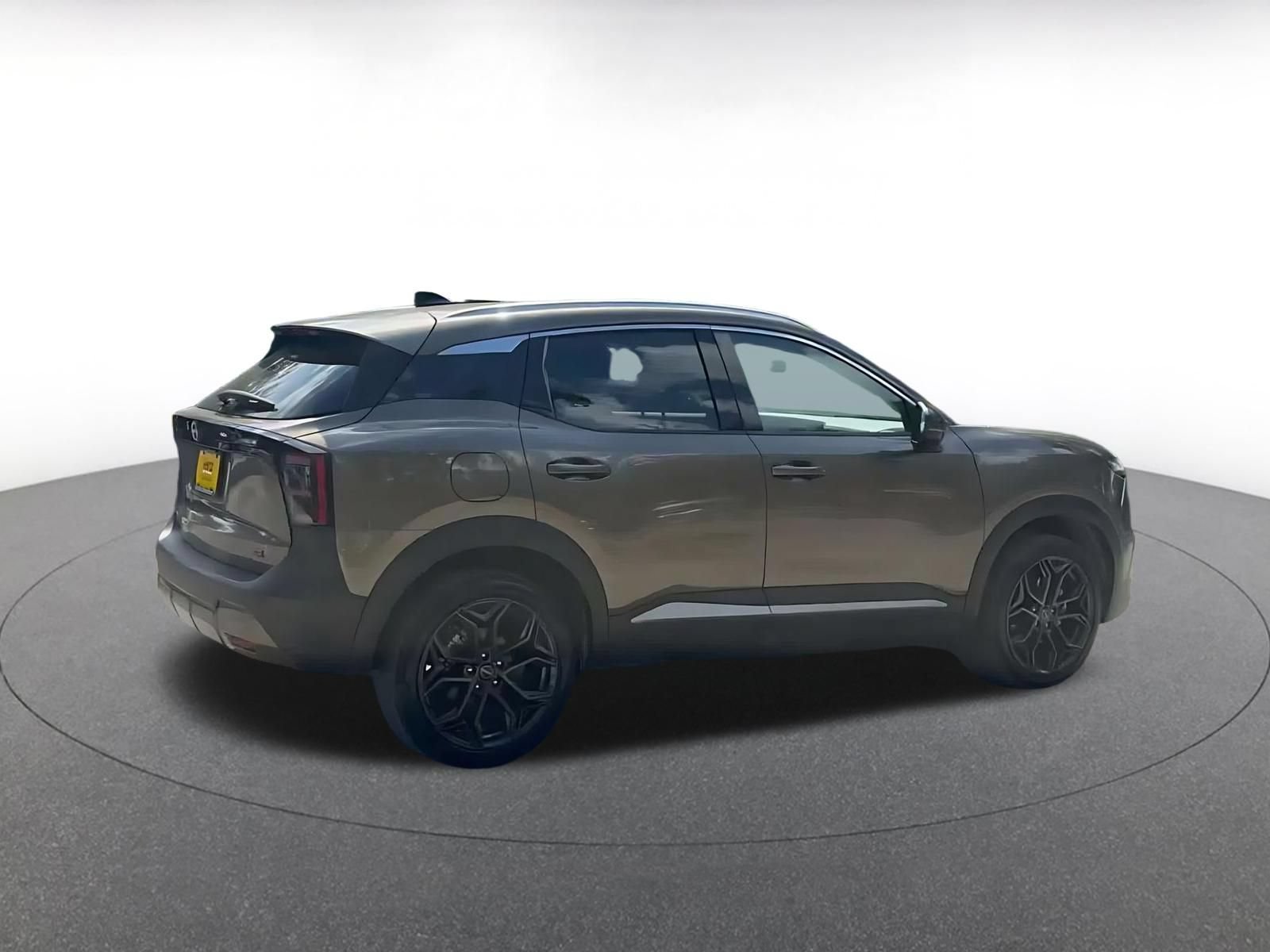 Used 2026 Nissan Kicks SR FWD image 14