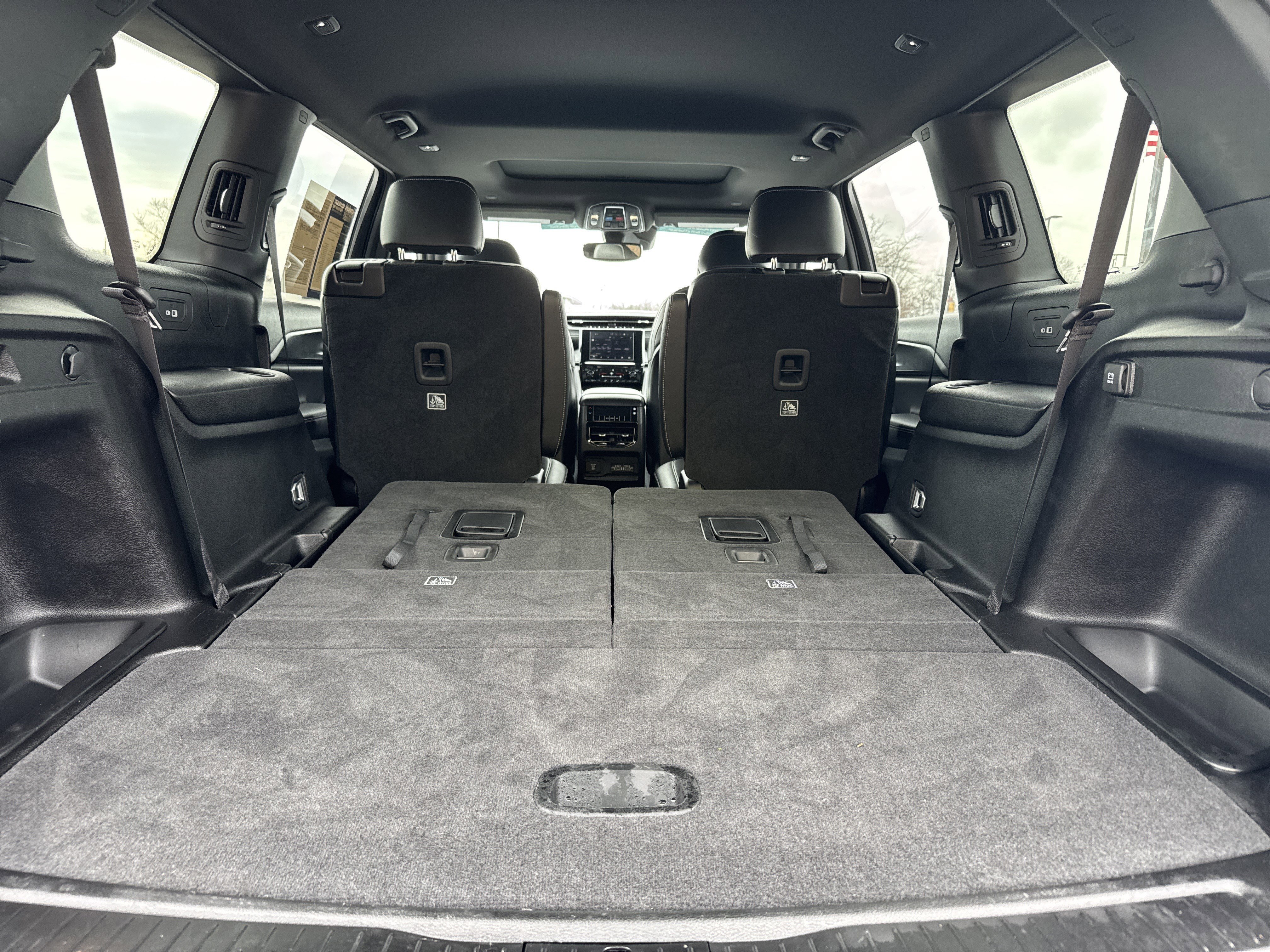 Used 2023 Jeep Grand Cherokee L Laredo image 34