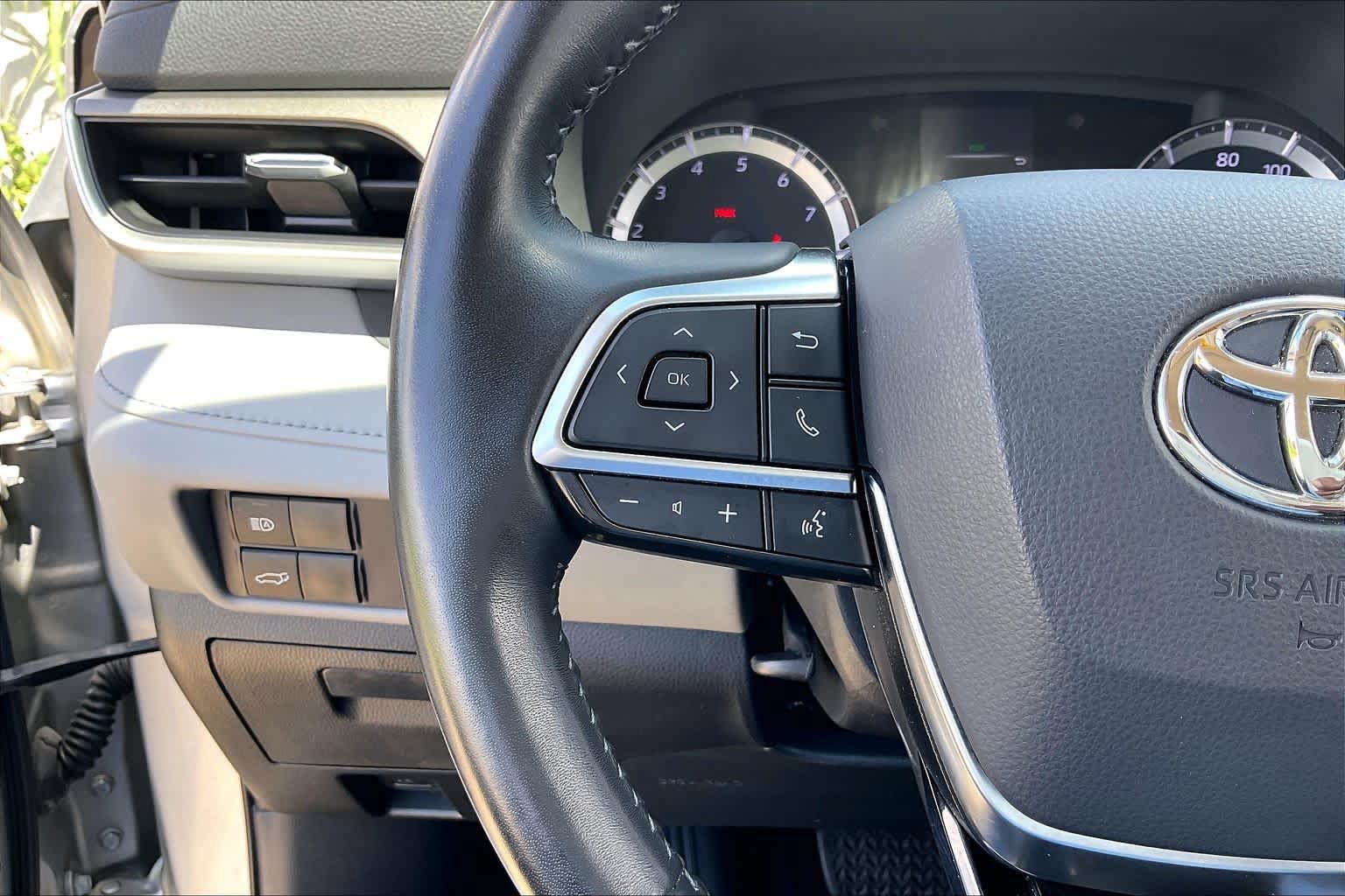 Used 2021 Toyota Highlander LE FWD image 19
